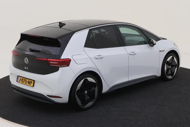 Volkswagen ID.3 First Max 58 kWh / TREKHAAK/ PANO/ CAMERA/ PARK. SENSOREN/ IQ. LIGHT/ ERGO ACTIVE STOELEN/ STOELVERWARM./ NAVI/ CLIMA/ 20" LMV
