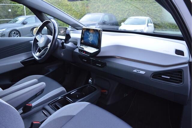 Volkswagen ID.3 First Plus 58 kWh NL-Auto / 19" / Led matrix / Clima / Keyless / Apple,android