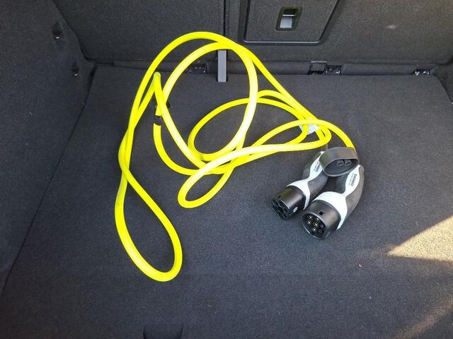 Volkswagen ID.3 First Plus 58 kWh | Trekhaak | IQ-Light | Camera |