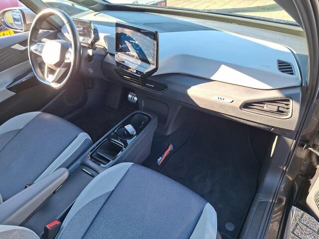 Volkswagen ID.3 First Plus 58 kWh | Trekhaak | IQ-Light | Camera |