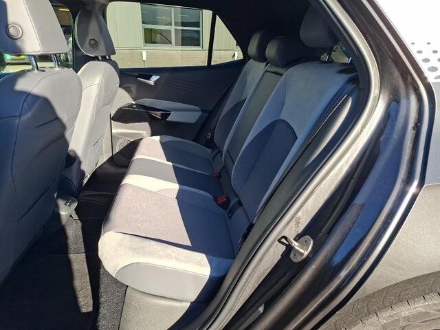 Volkswagen ID.3 First Plus 58 kWh | Trekhaak | IQ-Light | Camera |