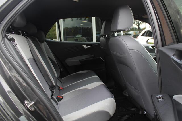 Volkswagen ID.3 First Plus 58 kWh / Camera / Keyless / Matrix LED / Interieurvoorverwarming / 19'' / DAB / 19'' / Navigatie / ACC