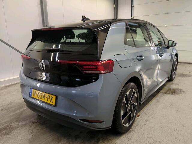 Volkswagen ID.3 Pro 58 kWh Airco ECC Navi Carplay PDC VA+ Camera Full LED Adaptive Cruise Control 18" LM Velgen Stoel/Stuurwielverwarming