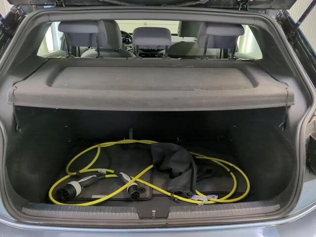 Volkswagen ID.3 Pro 58 kWh Airco ECC Navi Carplay PDC VA+ Camera Full LED Adaptive Cruise Control 18" LM Velgen Stoel/Stuurwielverwarming