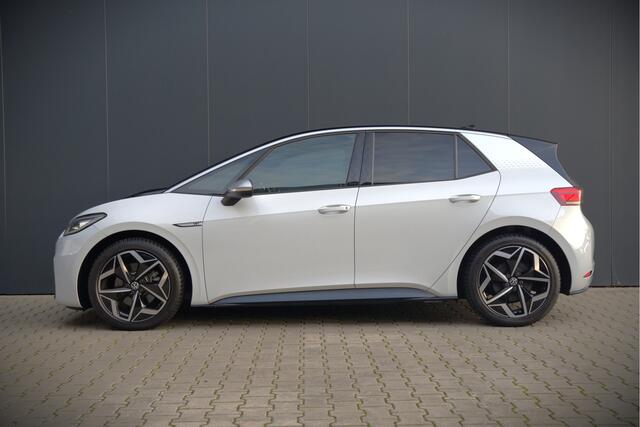 Volkswagen ID.3 First Plus 58 kWh | Stoelverwarming | Stuurverwarming | Camera | Adaptive Cruise Control | Navigatie | Standkachel | Keyless | Parkeersensoren | LED | Apple Carplay | BTW |