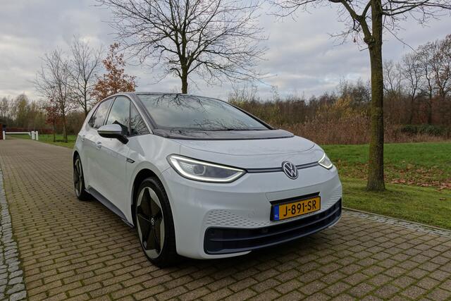 Volkswagen ID.3 First Max 58 kWh | BTW | Pano | I.Q. LIGHT | Head-Up | Stoelverwarming | Massage | Trekhaak |