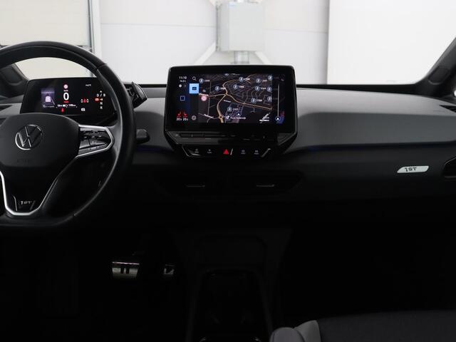 Volkswagen ID.3 First Plus 58 kWh | Trekhaak | Stoel & stuurverwarming | Matrix LED | Camera | Carplay | Sfeerverlichting | Adaptive cruise | Keyless | Navigatie | Climate control | Parkeerhulp