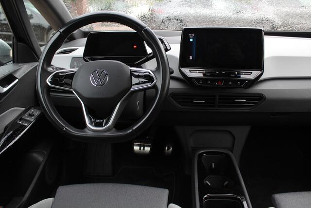 Volkswagen ID.3 First Max 58 kWh / Full option! / Trekhaak / Panoramadak / Camera / Head-up / Keyless / 20'' / ACC / Dodehoek / Elektr. stoelen / Massage / Navigatie / Stuurverwarming