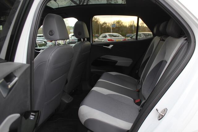 Volkswagen ID.3 First Max 58 kWh / Full option! / Trekhaak / Panoramadak / Camera / Head-up / Keyless / 20'' / ACC / Dodehoek / Elektr. stoelen / Massage / Navigatie / Stuurverwarming