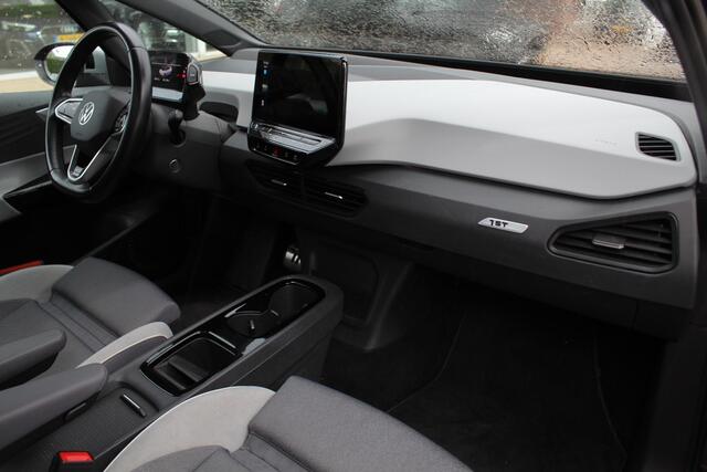Volkswagen ID.3 First Max 58 kWh / Full option! / Trekhaak / Panoramadak / Camera / Head-up / Keyless / 20'' / ACC / Dodehoek / Elektr. stoelen / Massage / Navigatie / Stuurverwarming