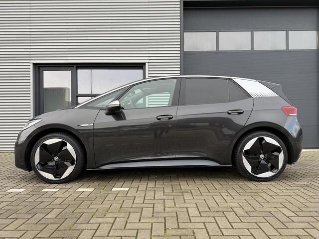 Volkswagen ID.3 First Max 58 kWh ?SOH 94.5% ?Panoramadak ?Matrix LED ?Full LED ?Stuur- Stoelverwarming ?Sfeerverlichting ?Navigatie ?Camera ?Trekhaak ?Lichtmetaal 20" ?Parkeersensoren