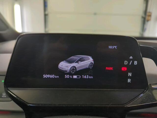 Volkswagen ID.3 Life 58 kWh Navigatie Apple Carplay/Android Auto Parkeersensoren achter Adaptive Cruise Control Stoel- en stuurverwarming Full Led Climate Control