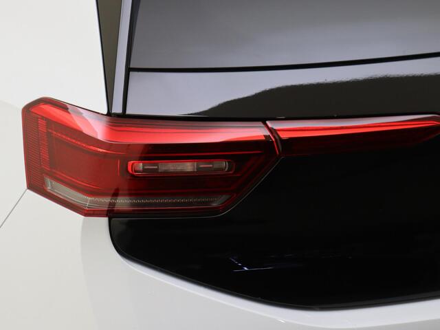 Volkswagen ID.3 Pro Business | Achterlichten LED, luxe uitgevoerd incl. dynamische knipperlichten | Airconditioning automatisch, 2-zone (Climatronic) | Buitenspiegels elektrisch instel-, verwarm- en inklapbaar