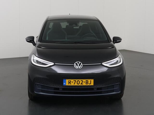 Volkswagen ID.3 Pro 58 kWh | SOH 95% | Ele. verstelbare stoelen | Navigatie | Stoel/stuurverwarming | Camera | DAB | Sportstoelen | Panoramadak | IQ Light | Warmtepomp | Apple CarPlay/Android Auto |