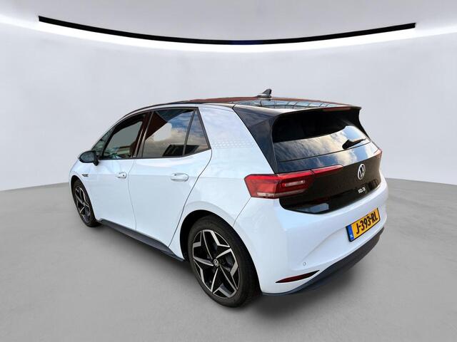 Volkswagen ID.3 First Plus 204PK 58 kWh / Zwart Dak / LED / Navigatie / Camera / Haak+ / 19" LMV