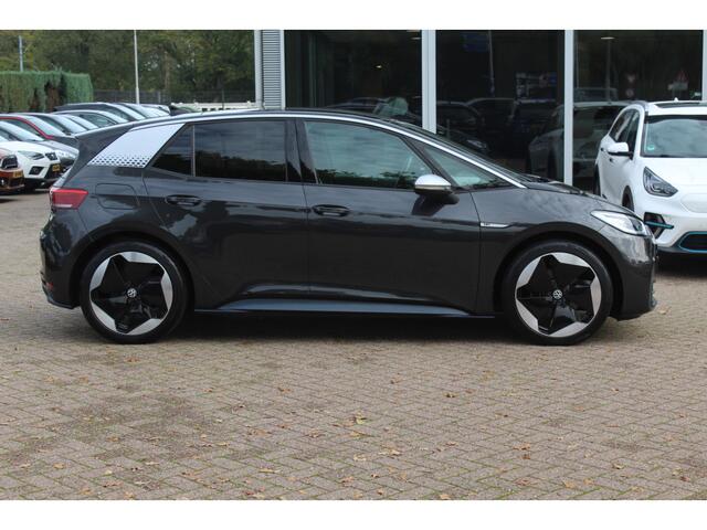 Volkswagen ID.3 First Max 58 kWh / Full option! / Panoramadak / Camera / Head-up / Keyless / 20'' / ACC / Dodehoek / Elektr. stoelen / Massage / Navigatie / Stuurverwarming