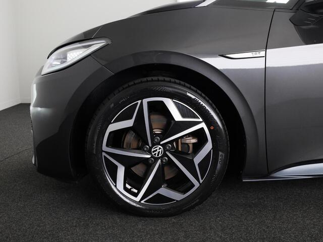 Volkswagen ID.3 First Plus 58 kWh 204 pk | Navigatie | Parkeersensoren | Achteruitrijcamera | Stoelverwarming | Apple Carplay/Android Auto | Matrix LED koplampen |
