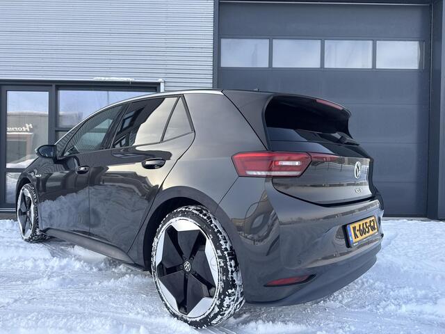 Volkswagen ID.3 First Max 58 kWh ?SOH 94.1 % ?Panoramadak ?Matrix LED ?Full LED ?Stuur- Stoelverwarming ?Sfeerverlichting ?Navigatie ?Camera ?Lichtmetaal 20" ?Parkeersensoren