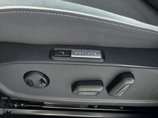 Volkswagen ID.3 First Max 58 kWh ?SOH 94.1 % ?Panoramadak ?Matrix LED ?Full LED ?Stuur- Stoelverwarming ?Sfeerverlichting ?Navigatie ?Camera ?Lichtmetaal 20" ?Parkeersensoren