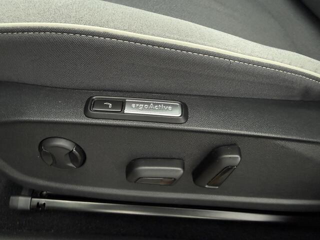 Volkswagen ID.3 First Max 58 kWh ?SOH 93.3% ?Panoramadak ?Matrix LED ?Full LED ?Stuur- Stoelverwarming ?Sfeerverlichting ?Navigatie ?Camera ?Lichtmetaal 20" ?Parkeersensoren