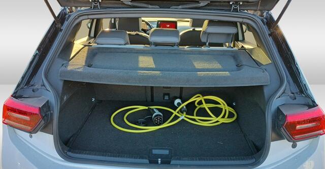 Volkswagen ID.3 First Max 58 kWh 3-Fase 1e-Eig. & Keurig-Onderh. BOVAG-Garantie. NL-Auto.