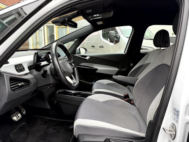Volkswagen ID.3 First Plus 58 kWh SOH 90.7%, Camera, Trekhaak, 19''Lmv