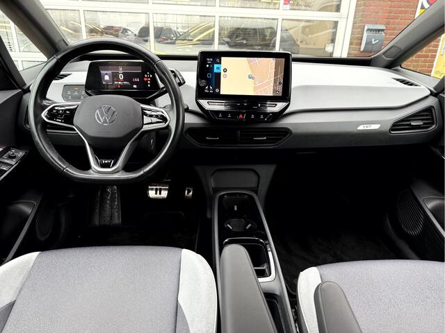 Volkswagen ID.3 First Plus 58 kWh SOH 90.7%, Camera, Trekhaak, 19''Lmv