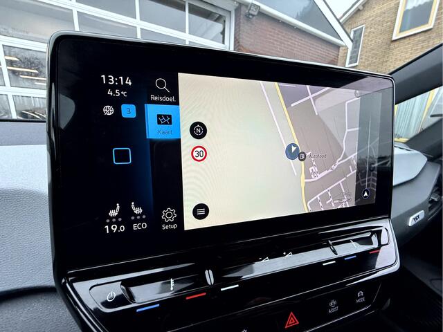 Volkswagen ID.3 First Plus 58 kWh SOH 90.7%, Camera, Trekhaak, 19''Lmv