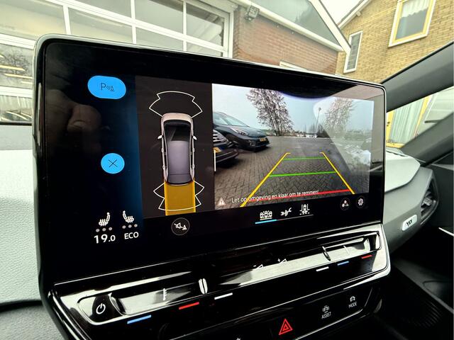 Volkswagen ID.3 First Plus 58 kWh SOH 90.7%, Camera, Trekhaak, 19''Lmv