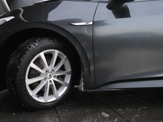 Volkswagen ID.3 First 58 kWh | PDC | CRUISE | NAVI | APPLE CARPLAY | STOEL/STUURVERW. |