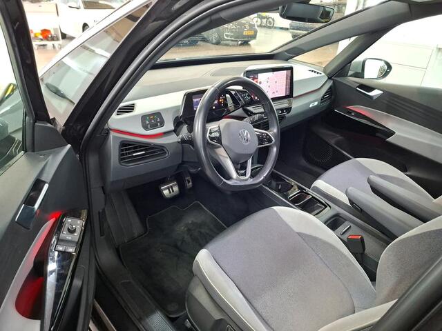 Volkswagen ID.3 First Plus 58 kWh / LED / Navigatie / Achteruitrij camera / 19'' LMV