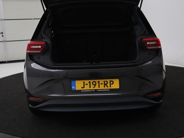 Volkswagen ID.3 First Plus 58 kWh | Stoelverwarming | Matrix LED | Adaptive cruise | Camera | Carplay | Keyless | Stuurverwarming | Navigatie | Parkeerhulp | Climate control