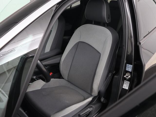 Volkswagen ID.3 First Plus 58 kWh | Trekhaak | Stoel & stuurverwarming | Camera | Adaptive cruise | Sfeerverlichting | Carplay | Matrix LED | Parkeerhulp | Climate control