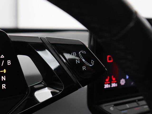 Volkswagen ID.3 First Plus 58 kWh | Trekhaak | Stoel & stuurverwarming | Camera | Adaptive cruise | Sfeerverlichting | Carplay | Matrix LED | Parkeerhulp | Climate control