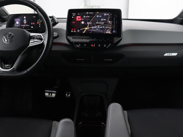 Volkswagen ID.3 First Plus 58 kWh | Stoel & stuurverwarming | Camera | Adaptive cruise | Sfeerverlichting | Carplay | Navigatie | Matrix LED | Parkeerhulp | Sfeerverlichting | Climate control