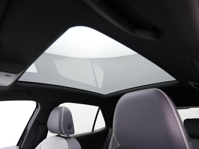 Volkswagen ID.3 Pro 58 kWh 204 pk | Panoramadak | IQ Light | Achteruitrijcamera | Stoelverwarming | Adaptive Cruise
