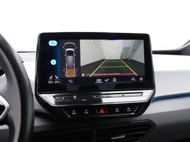 Volkswagen ID.3 First Plus 58 kWh 204 pk | Trekhaak | IQ Light | Stuur-/stoelverwarming | Achteruitrijcamera | Adaptive Cruise