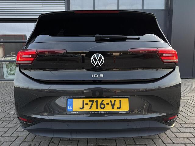 Volkswagen ID.3 First Plus 58 kWh ?SOH 93.7% ?Rijklaarprijs ?Matrix LED ?Full LED ?Alcantara ?Sfeerverlichting ?Navigatie ?Camera ?Lichtmetaal 19" ?Parkeersensoren