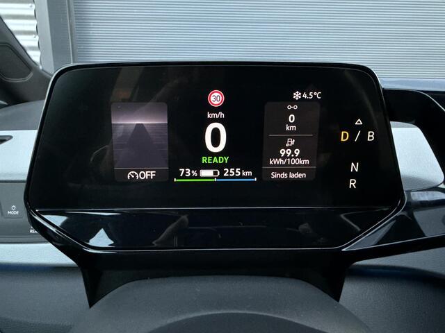 Volkswagen ID.3 First Plus 58 kWh ?SOH 93.7% ?Rijklaarprijs ?Matrix LED ?Full LED ?Alcantara ?Sfeerverlichting ?Navigatie ?Camera ?Lichtmetaal 19" ?Parkeersensoren
