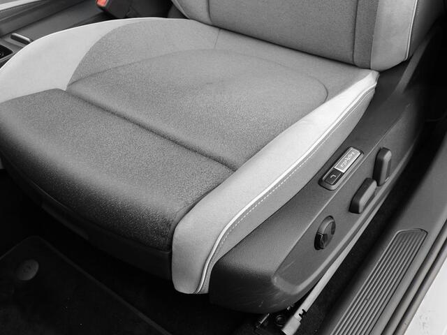 Volkswagen ID.3 First Max 204pk 58 kWh · Steunhaak · Glazendak · Camera · Apple/Android Car Play · Dodehoek Detectie · 20'' Inch ·