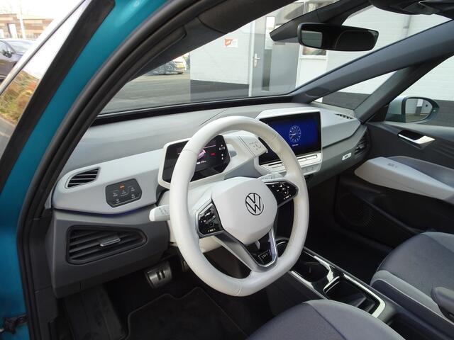 Volkswagen ID.3 First Plus 58 kWh Automatische airco, navigatie, achteruitrijcamera, trekhaak, parkeersensoren, wit stuur, enz.