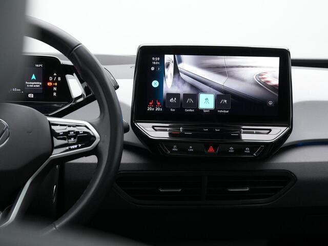 Volkswagen ID.3 First Max 58 kWh 204 pk | SOH 86% | Panoramadak | Head-up display | Elektr. verstelbare stoelen | IQ Light | Stuur-/stoelverwarming | Achteruitrijcamera