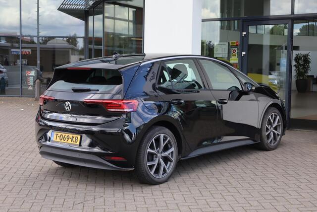 Volkswagen ID.3 Pro Business 58 kWh 204PK / 150kW, 58KWh Accu, 19" LMV met 4 seizoenenbanden, comfort pakket, stoelverwarming voor, assistance pakket (met camera), privacy glas, variable laadvloer, keyless access, adaptieve cruise control (acc) etc.