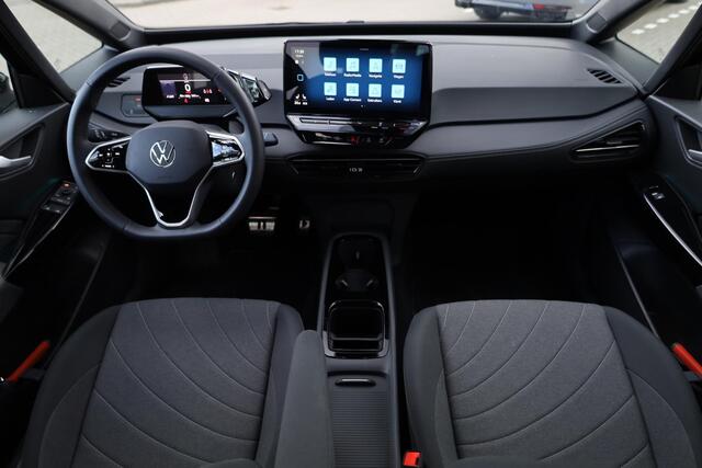 Volkswagen ID.3 Pro Business 58 kWh 204PK / 150kW, 58KWh Accu, 19" LMV met 4 seizoenenbanden, comfort pakket, stoelverwarming voor, assistance pakket (met camera), privacy glas, variable laadvloer, keyless access, adaptieve cruise control (acc) etc.