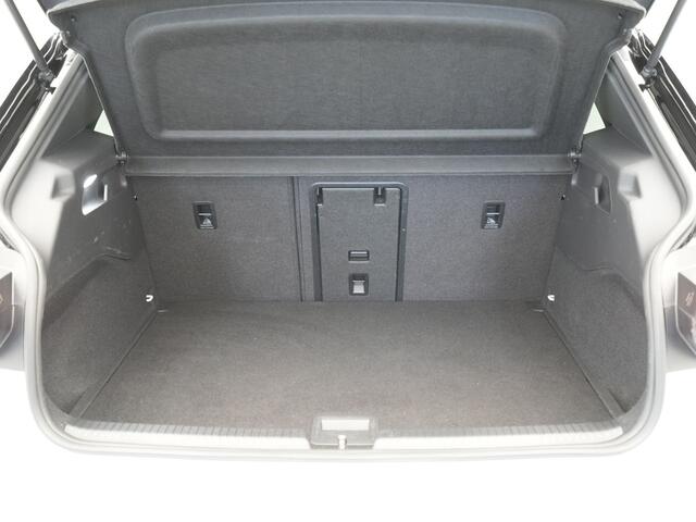 Volkswagen ID.3 First Max 58 kWh 204pk Trekhaak Panorama Navigatie Camera Stoel/Stuurverwarming