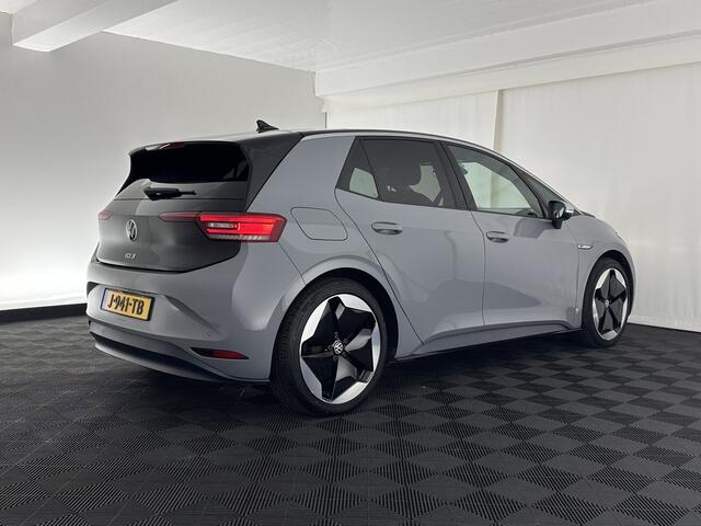 Volkswagen ID.3 First Max 58 kWh [ 3-Fase ] {SOH-92%} (INCL-BTW) *PANO | HEAD-UP | ADAPTIVE-CRUISE | FULL-LED | BLINDSPOT | CAMERA | KEYLESS | MICROFIBRE | AMBIENTLIGHT | NAVI-FULLMAP | DAB+ | ECC | HEATED-SPORTSEATS | DIGI-COCKPIT | 20"ALU*