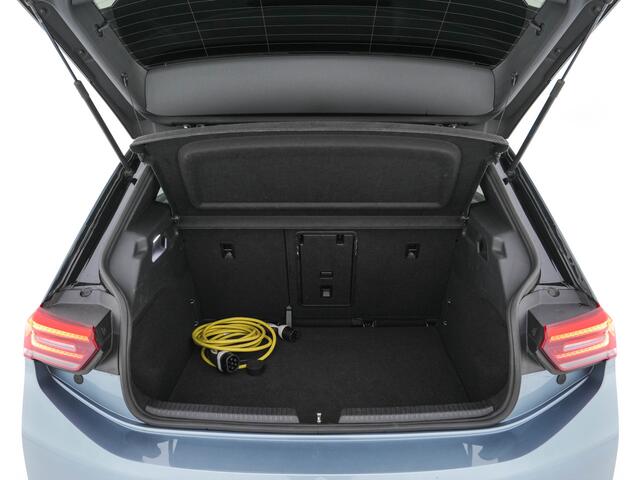 Volkswagen ID.3 Business 58 kWh [ 3-Fase ] {SOH-87%} (INCL.BTW) *FULL-LED | AMBIENTLIGHT | KEYLESS | CAMERA | HEATED-COMFORTSEATS | DAB+ | DIGI-COCKPIT | ECC | PDC | 18''ALU*