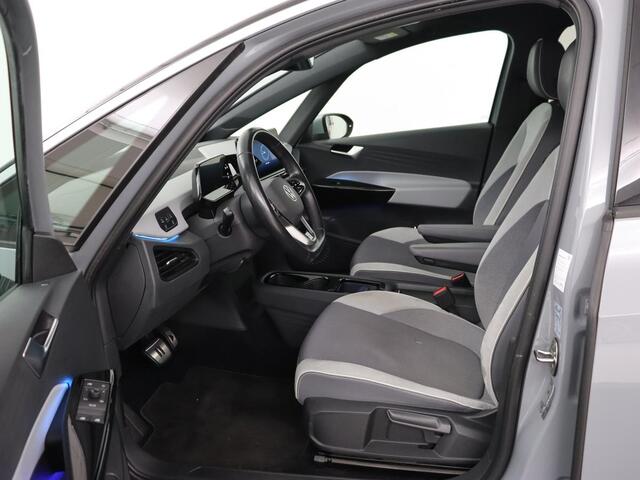 Volkswagen ID.3 First Plus 58 kWh | Trekhaak | Stoel & stuurverwarming | Camera | Adaptive cruise | Sfeerverlichting | Carplay | Matrix LED | Parkeerhulp | Climate control