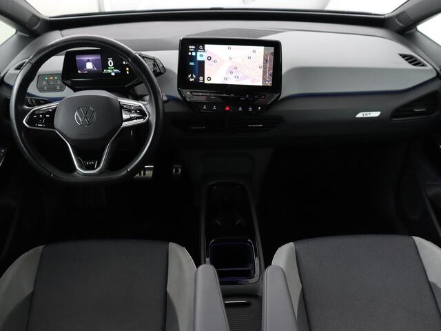 Volkswagen ID.3 First Plus 58 kWh | Trekhaak | Stoel & stuurverwarming | Camera | Adaptive cruise | Sfeerverlichting | Carplay | Matrix LED | Parkeerhulp | Climate control