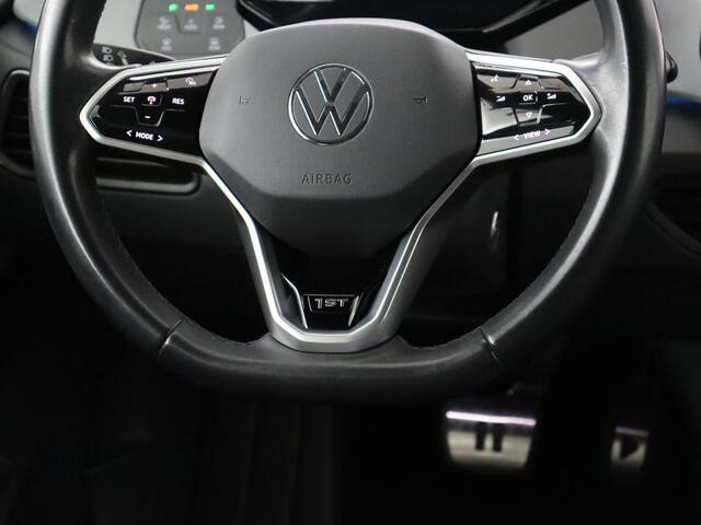 Volkswagen ID.3 First Plus 58 kWh | Trekhaak | Stoel & stuurverwarming | Camera | Adaptive cruise | Sfeerverlichting | Carplay | Matrix LED | Parkeerhulp | Climate control